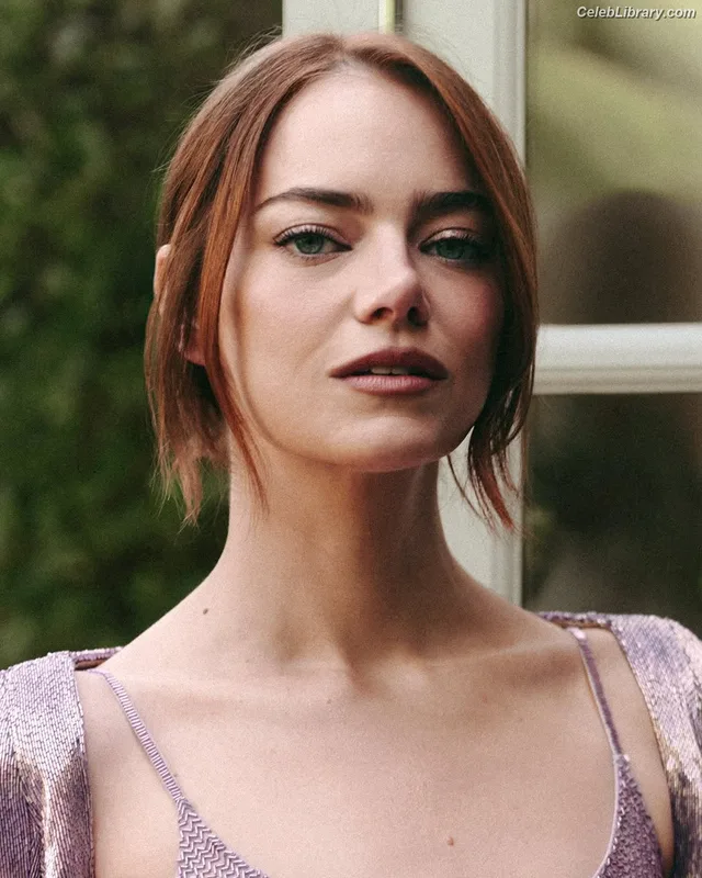 Emma Stone photo 2 of 1455