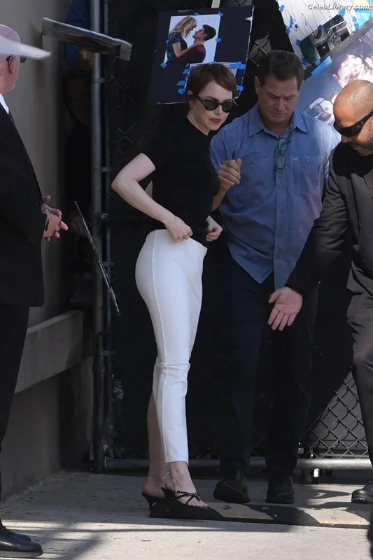 Emma Stone photo 3 of 1455