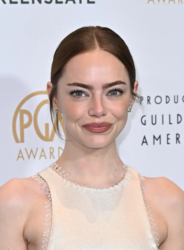 Emma Stone photo 7 of 1455