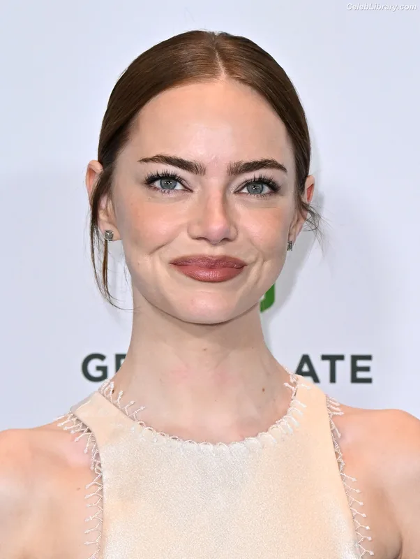 Emma Stone photo 8 of 1455