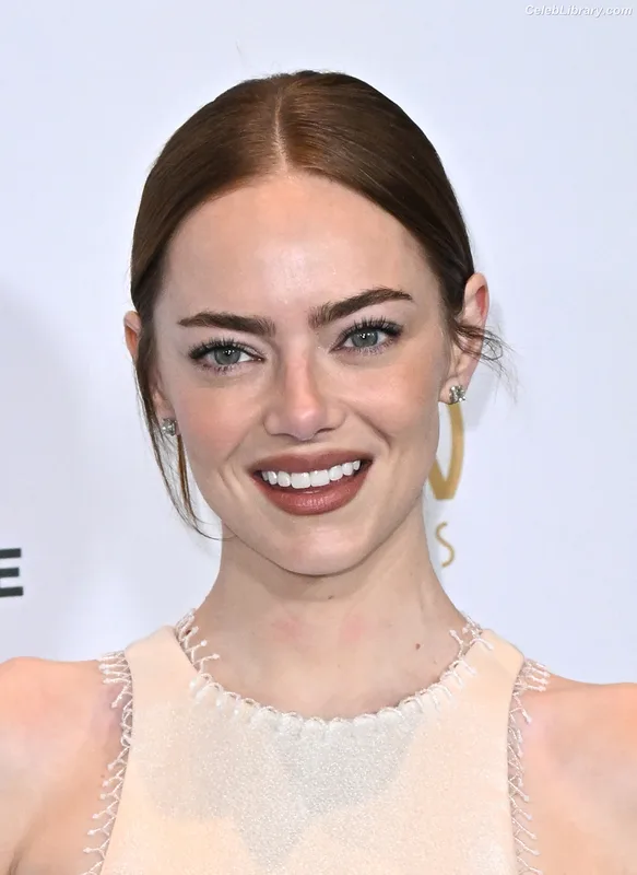 Emma Stone photo 9 of 1455