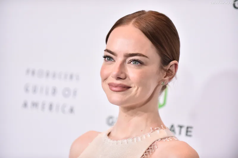 Emma Stone photo 11 of 1455