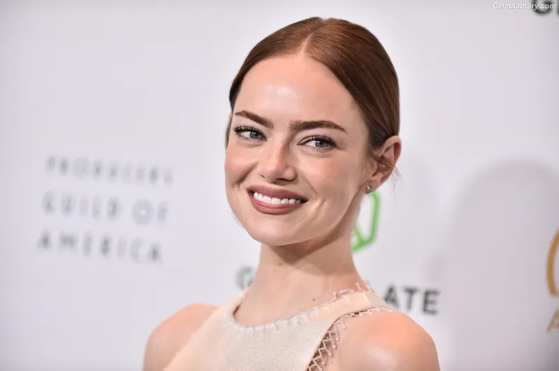Emma Stone photo 12 of 1455