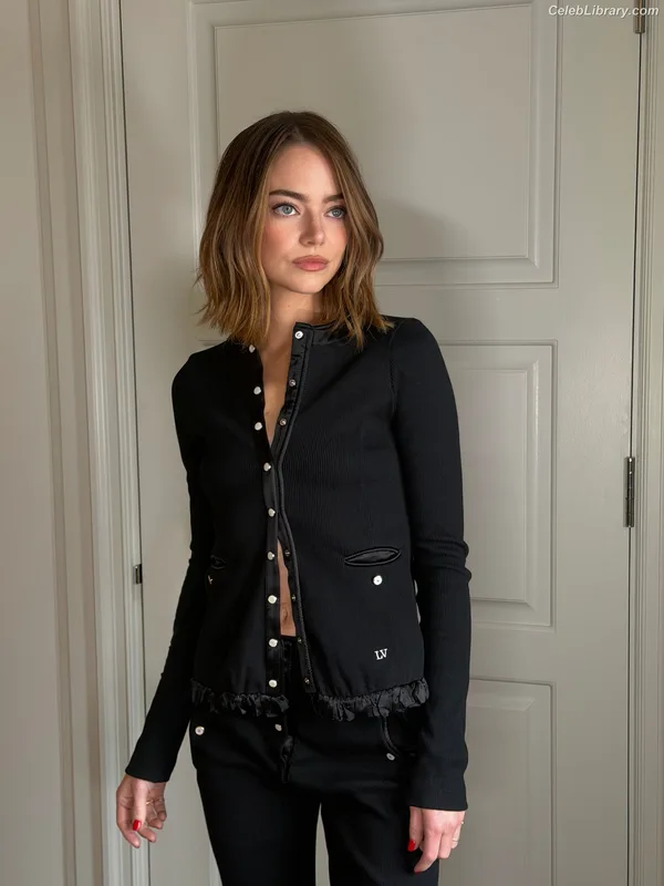 Emma Stone photo 15 of 1455