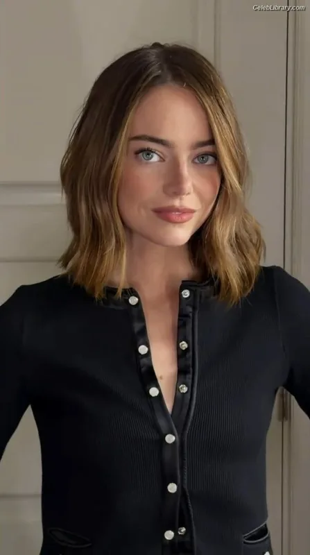 Emma Stone photo 16 of 1455