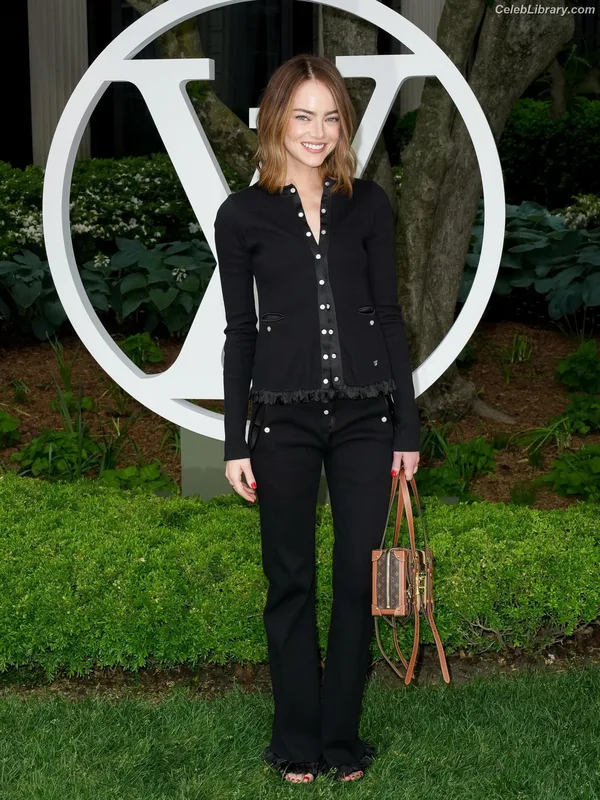 Emma Stone photo 18 of 1455