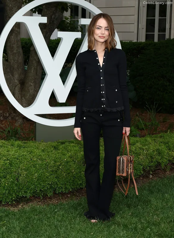 Emma Stone photo 21 of 1455
