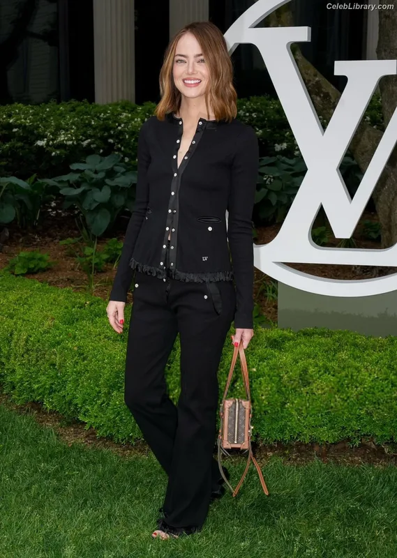 Emma Stone photo 23 of 1455