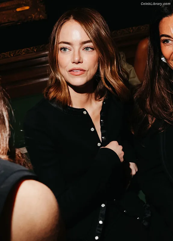 Emma Stone photo 1 of 1455