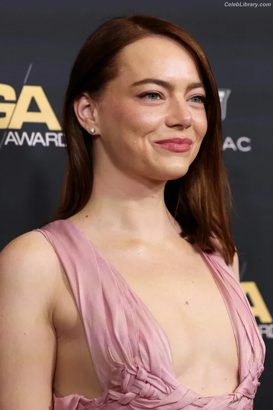 Emma Stone photo 21 of 1455