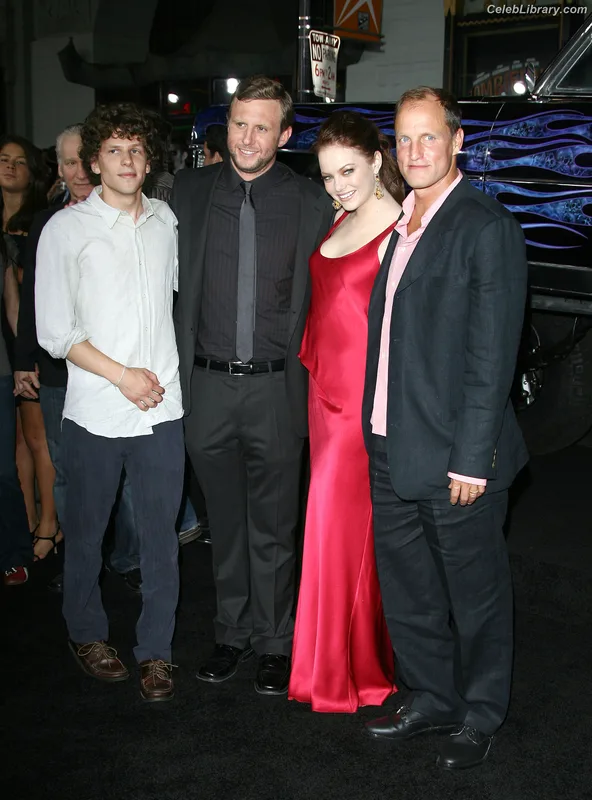 Emma Stone photo 3 of 1455