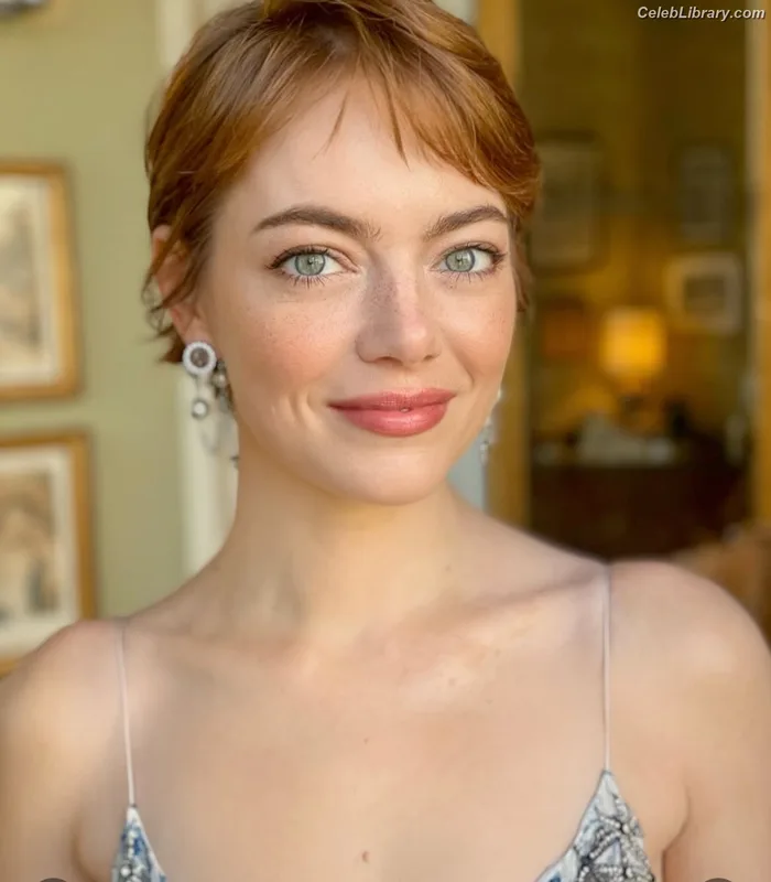 Emma Stone photo 5 of 1455