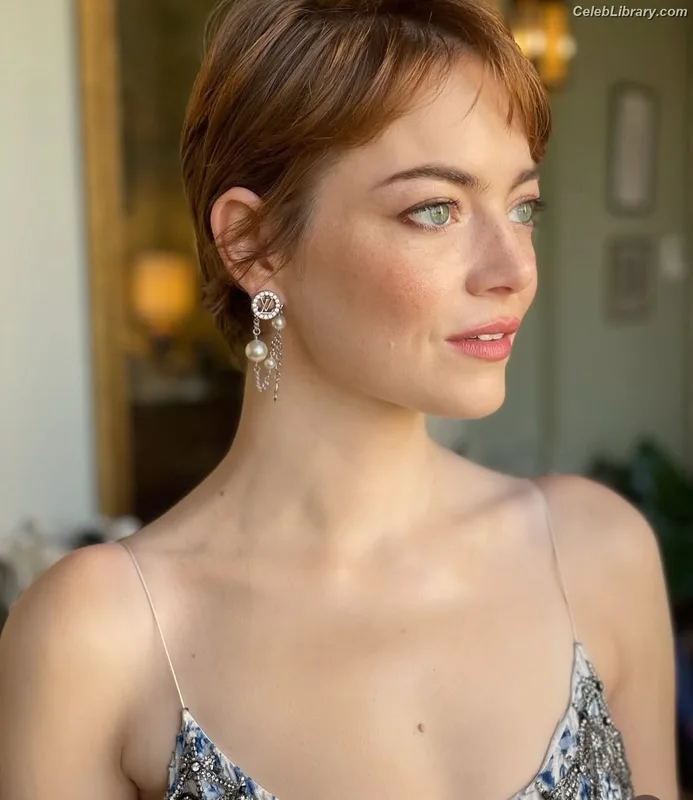 Emma Stone photo 6 of 1455
