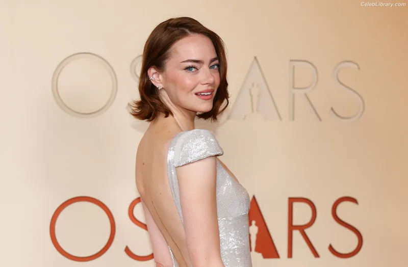 Emma Stone photo 14 of 1455