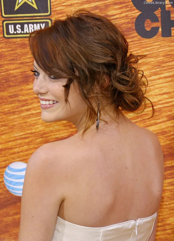 Emma Stone photo 21 of 1455