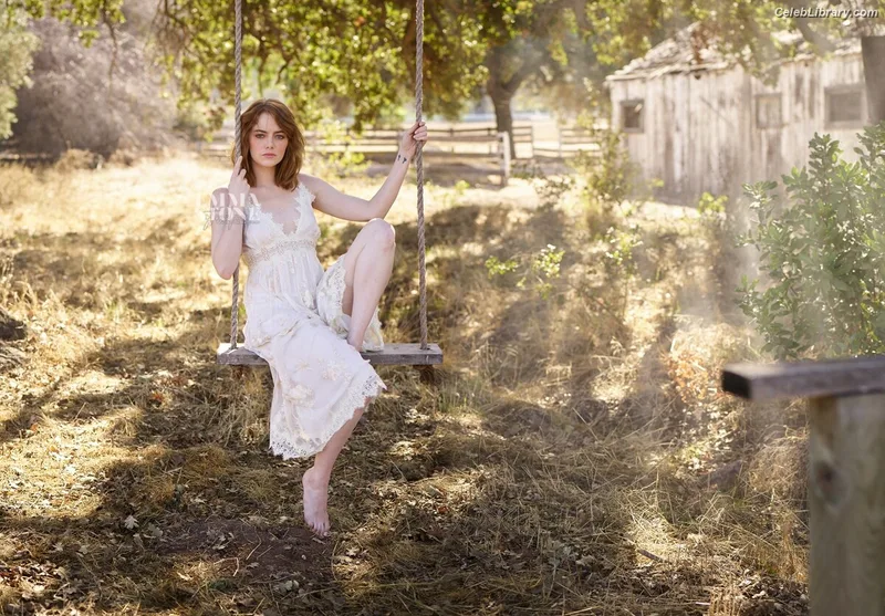 Emma Stone photo 1 of 1455