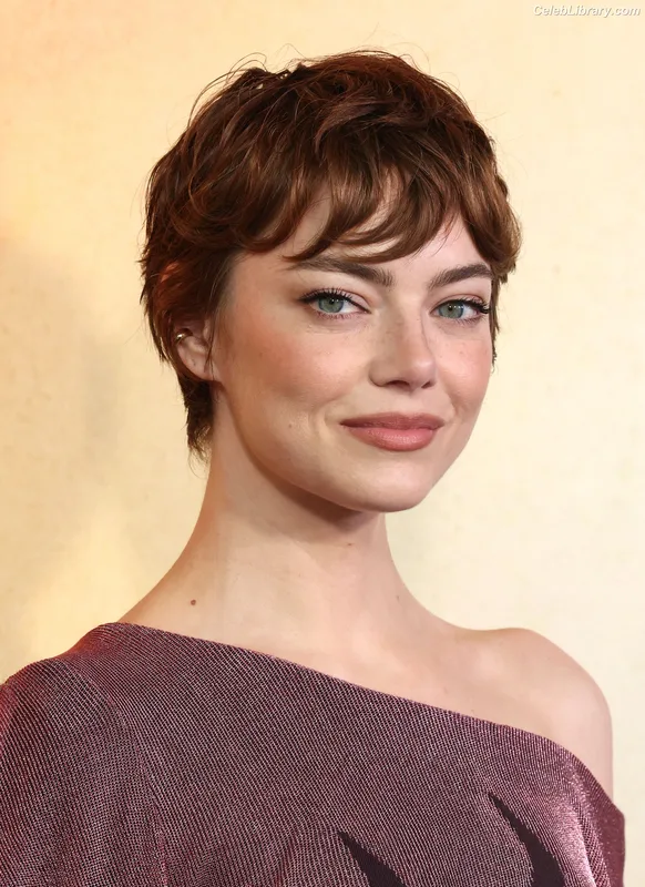 Emma Stone photo 6 of 1455