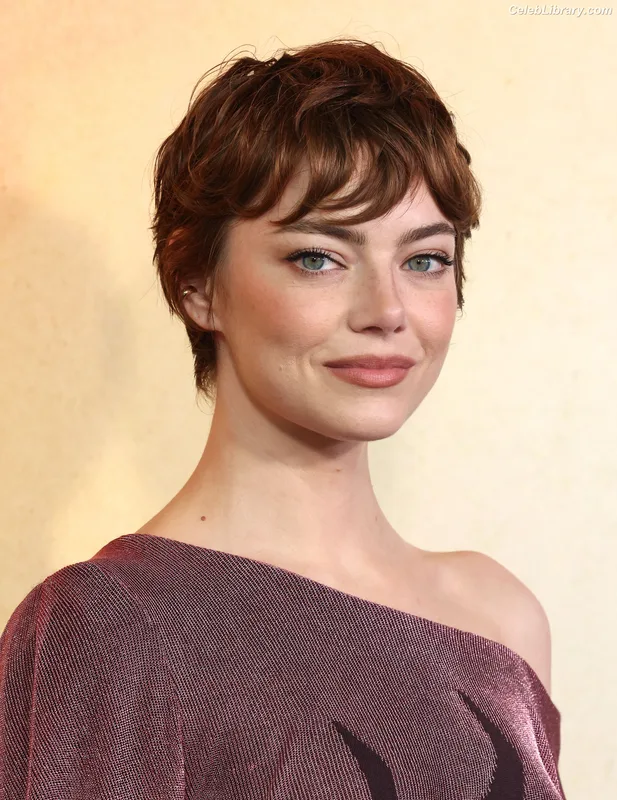 Emma Stone photo 10 of 1455