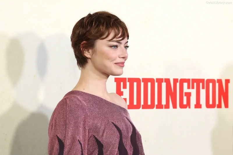 Emma Stone photo 16 of 1455