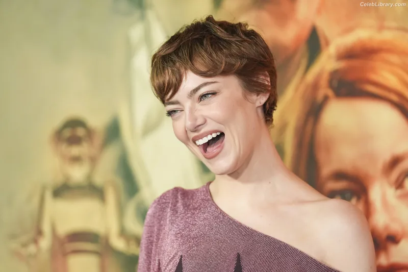 Emma Stone photo 18 of 1455
