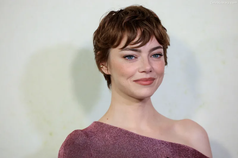Emma Stone photo 19 of 1455