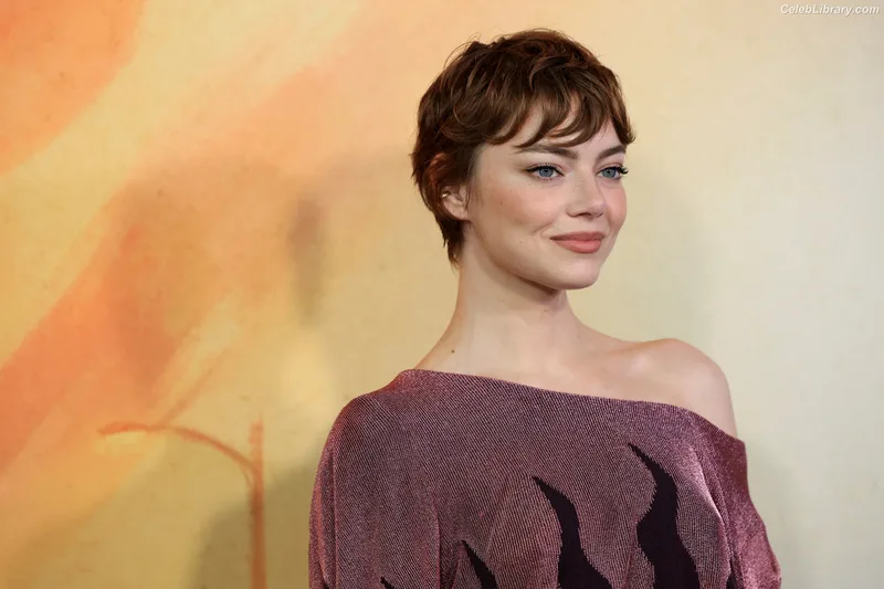Emma Stone photo 20 of 1455