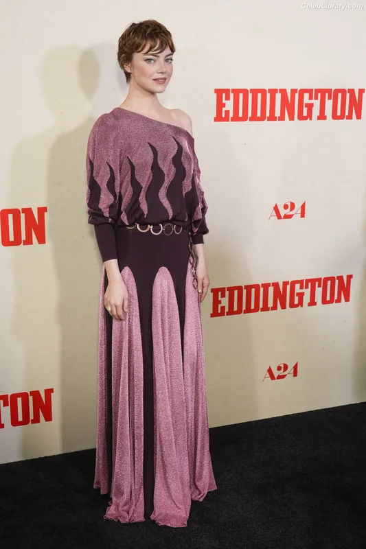 Emma Stone photo 3 of 1455