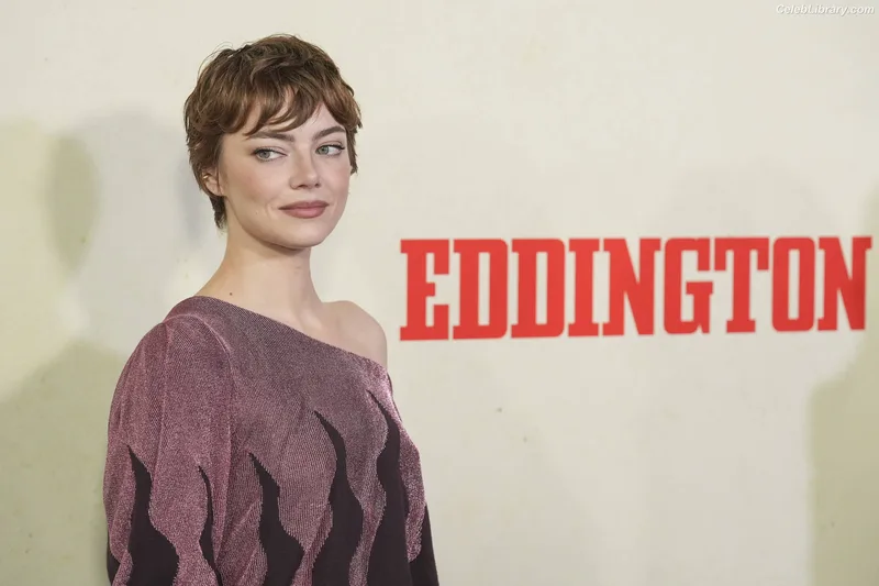 Emma Stone photo 4 of 1455