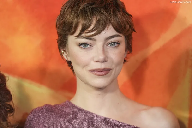 Emma Stone photo 5 of 1455