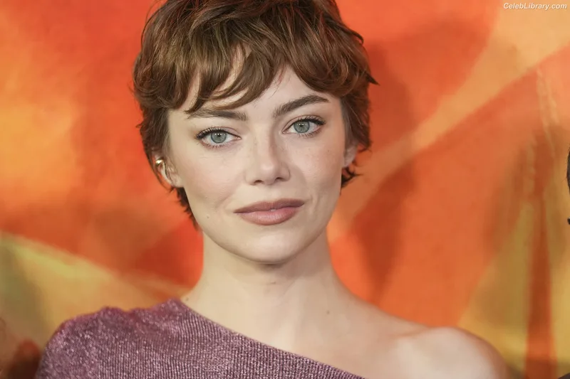 Emma Stone photo 6 of 1455