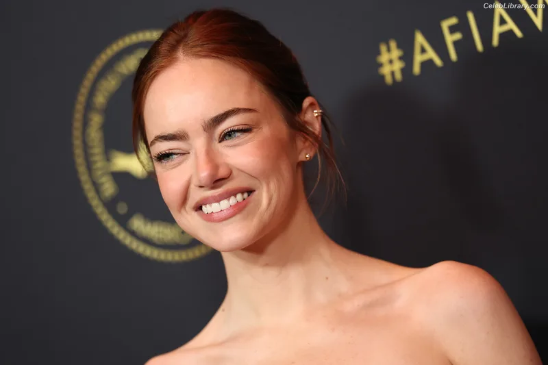 Emma Stone photo 21 of 1455