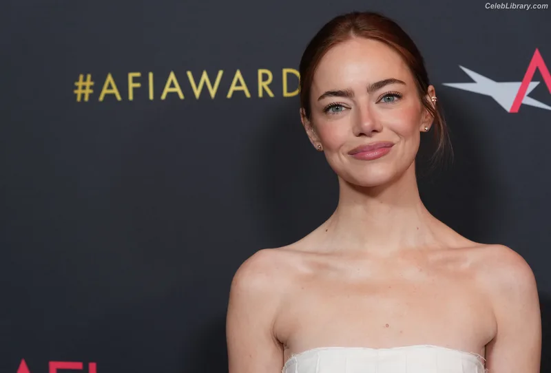 Emma Stone photo 3 of 1455