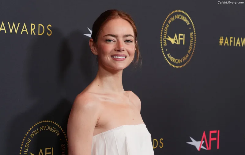 Emma Stone photo 4 of 1455