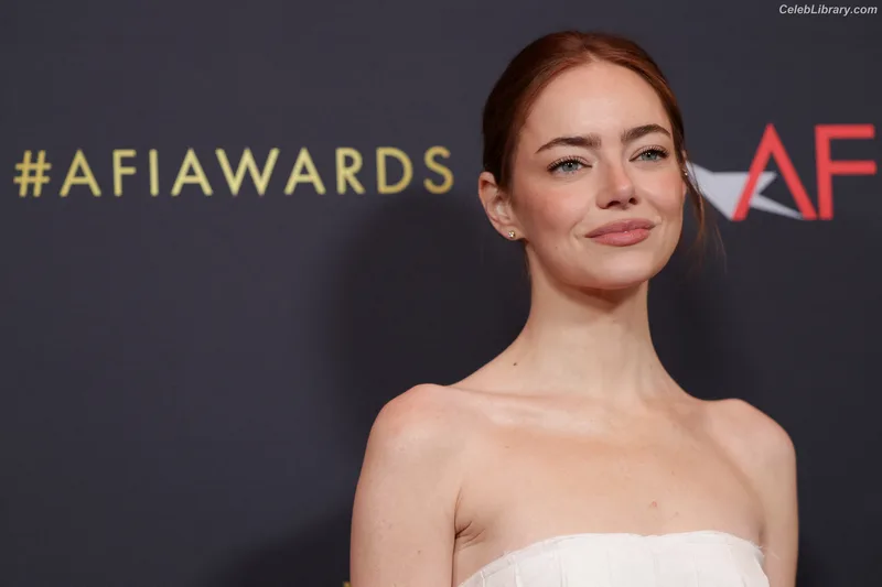 Emma Stone photo 6 of 1455