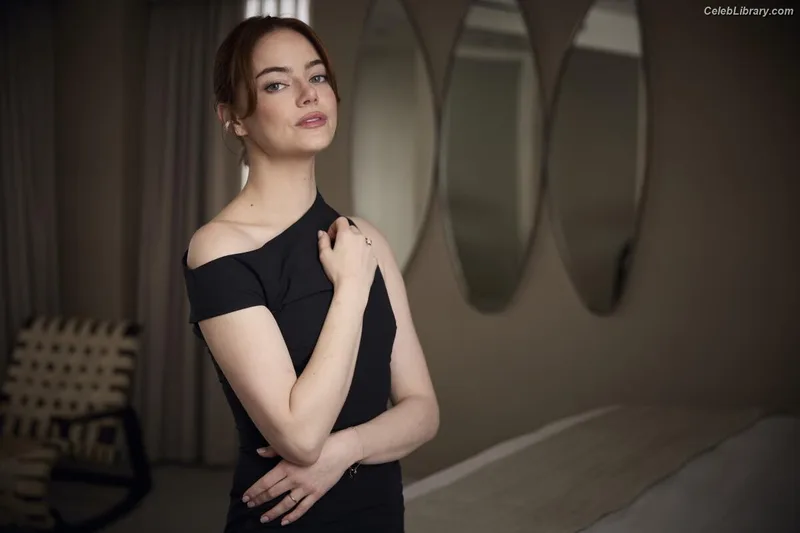 Emma Stone photo 12 of 1455