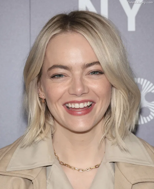 Emma Stone photo 16 of 1455