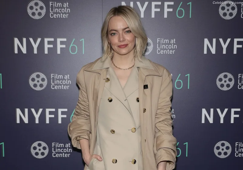 Emma Stone photo 19 of 1455