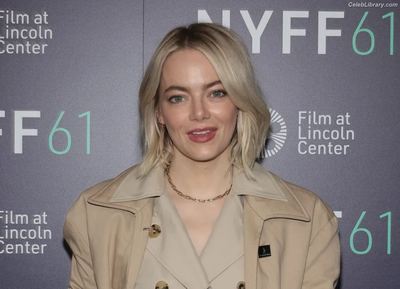 Emma Stone photo 21 of 1455