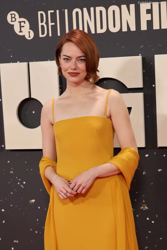 Emma Stone photo 12 of 1455