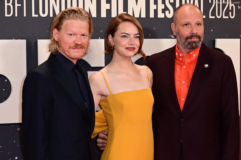 Emma Stone photo 17 of 1455