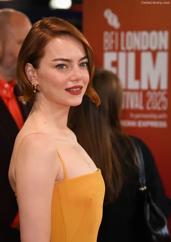 Emma Stone photo 21 of 1455