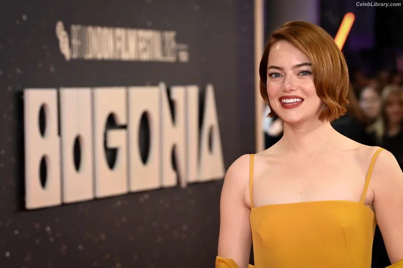 Emma Stone photo 24 of 1455