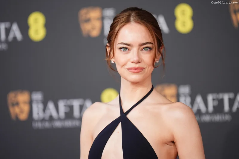 Emma Stone photo 16 of 1455