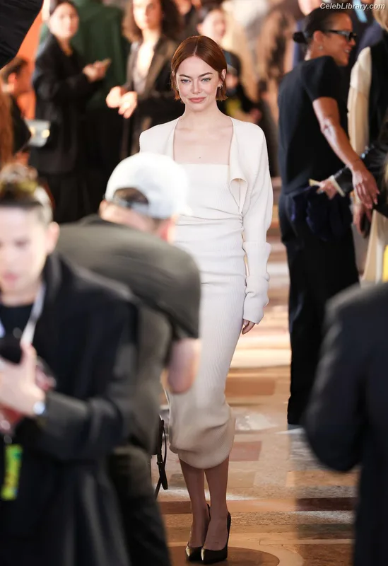Emma Stone photo 13 of 1455