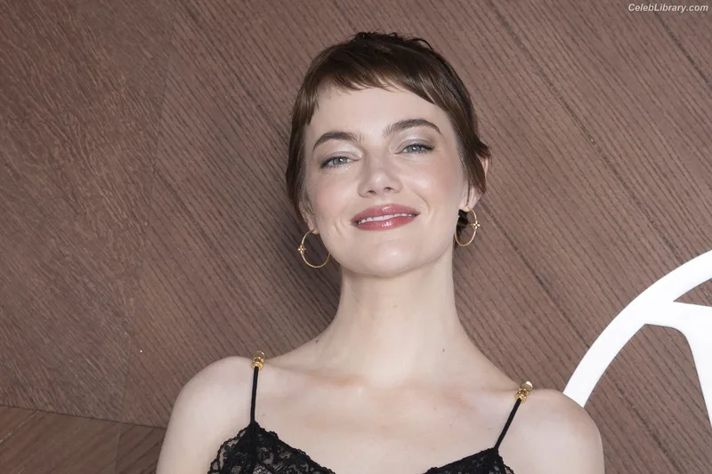 Emma Stone photo 23 of 1455