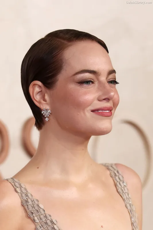 Emma Stone photo 3 of 1455