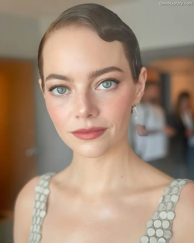 Emma Stone photo 5 of 1455