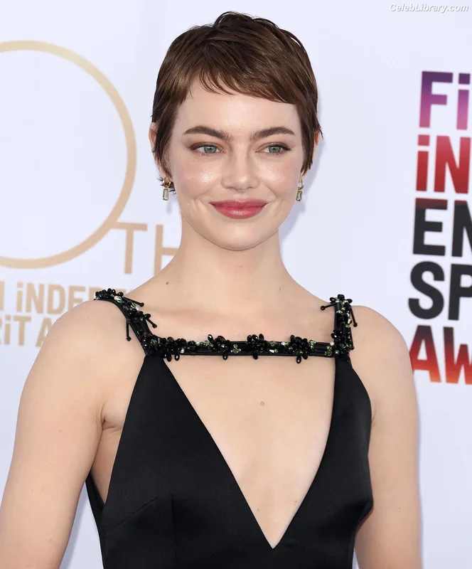 Emma Stone photo 12 of 1455