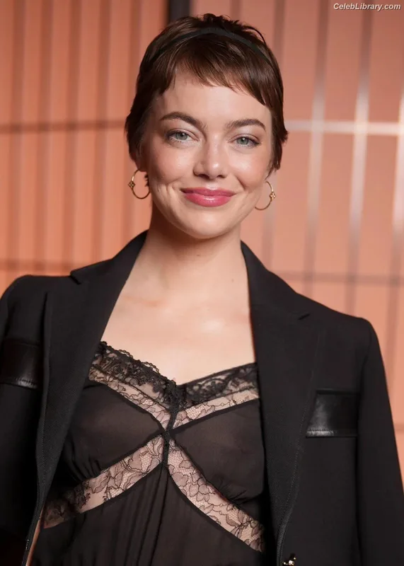 Emma Stone photo 17 of 1455