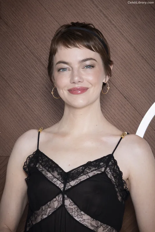 Emma Stone photo 23 of 1455